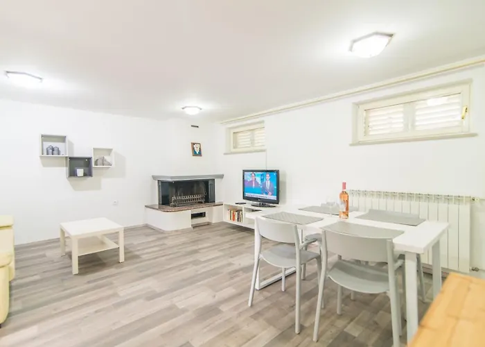 招待所 Complex Kampic