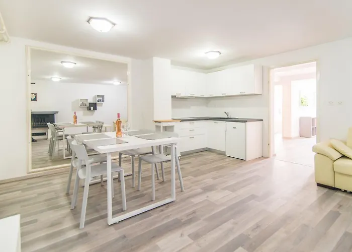 Konukevi Complex Kampic 3*