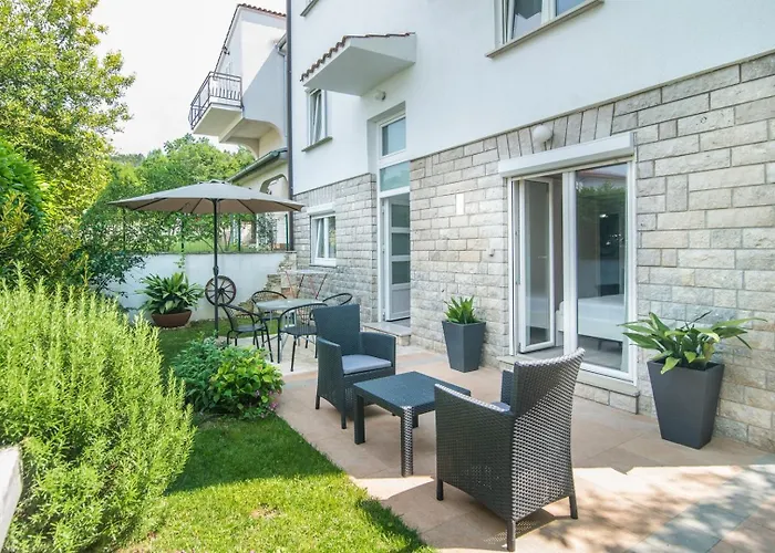 招待所 Complex Kampic